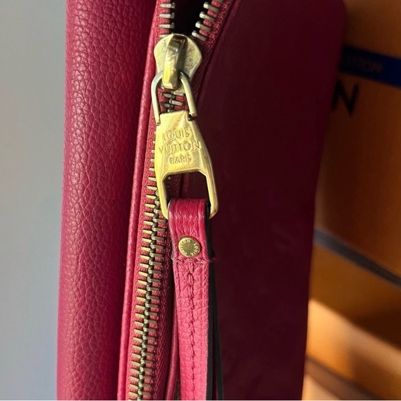 Louis crossbody authentic - Picture 8 of 15